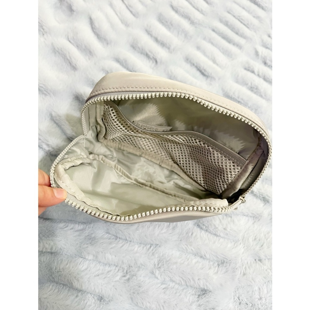 Grey Poshmark Belt Bag - Picture 3 of 3